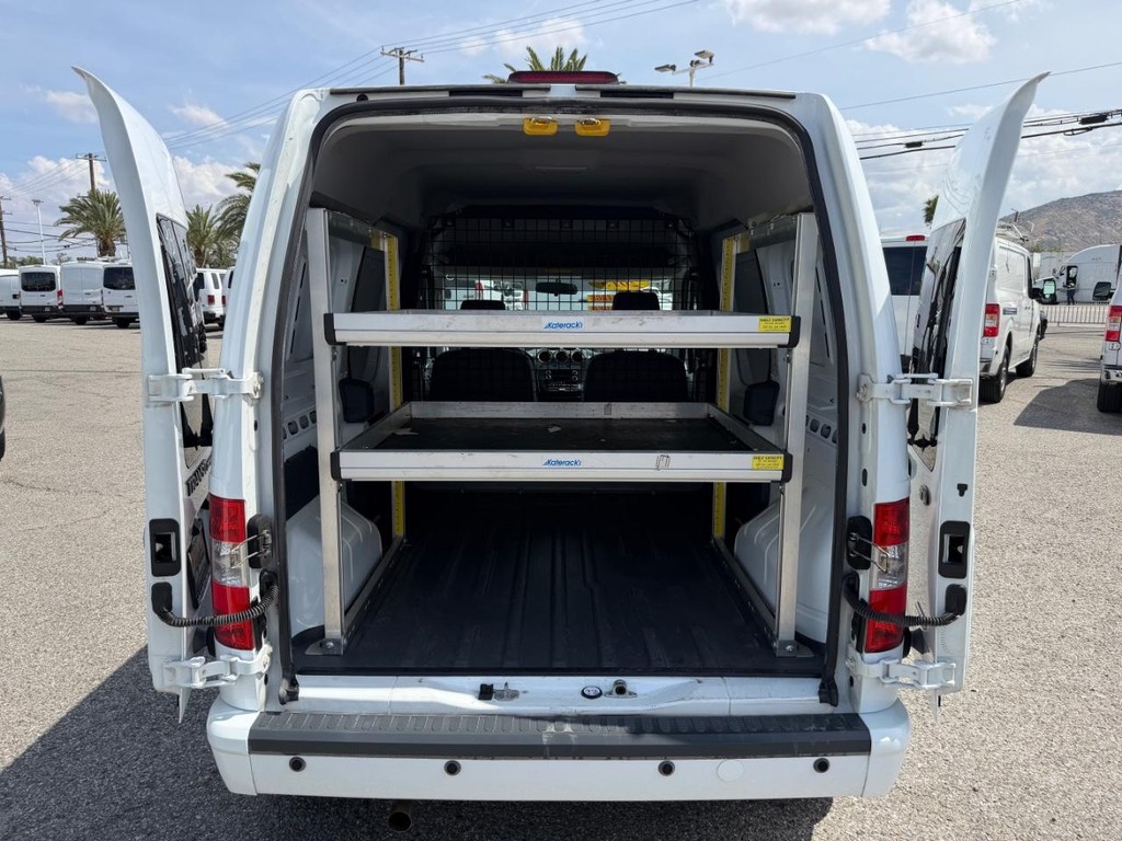 Ford Transit Connect Vehicle Full-screen Gallery Image 17