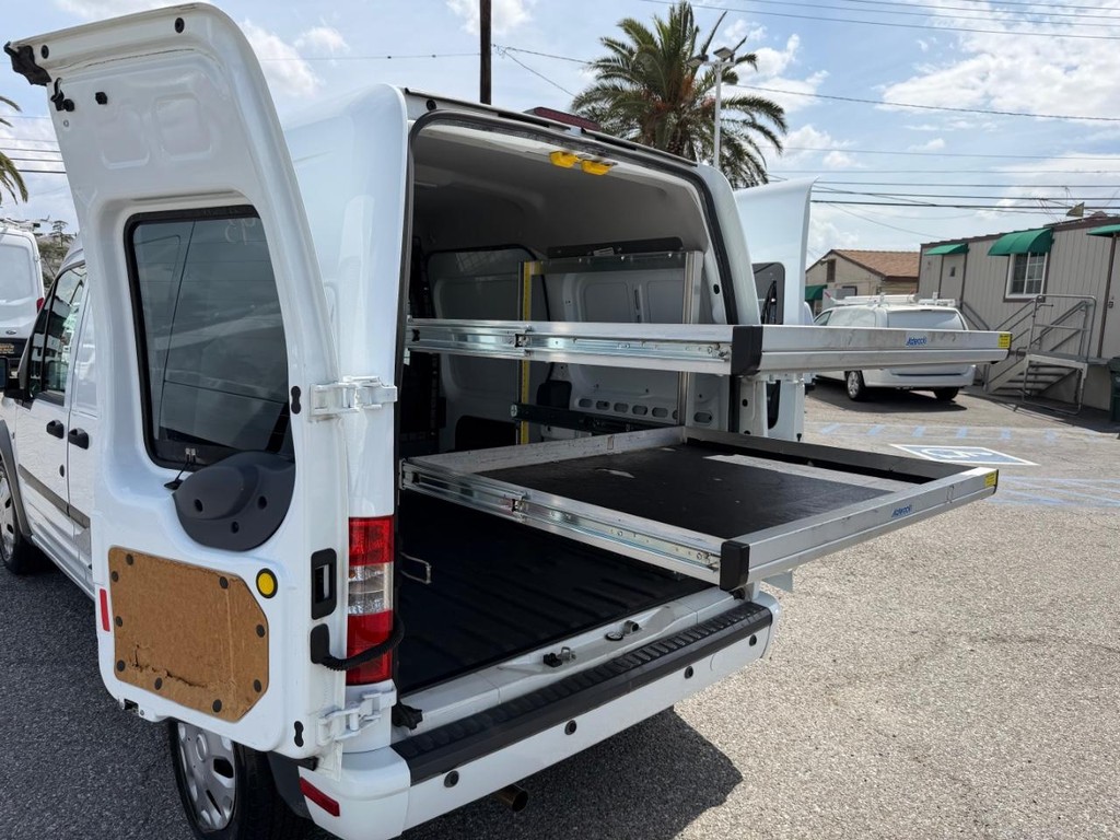 Ford Transit Connect Vehicle Full-screen Gallery Image 18