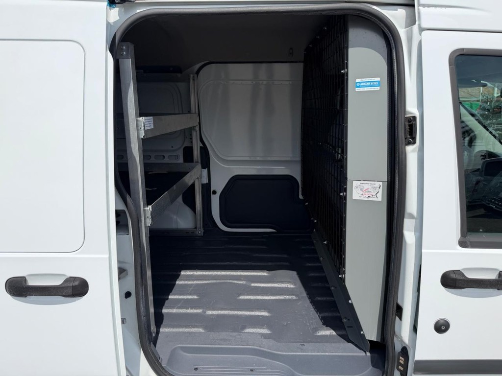 Ford Transit Connect Vehicle Full-screen Gallery Image 21