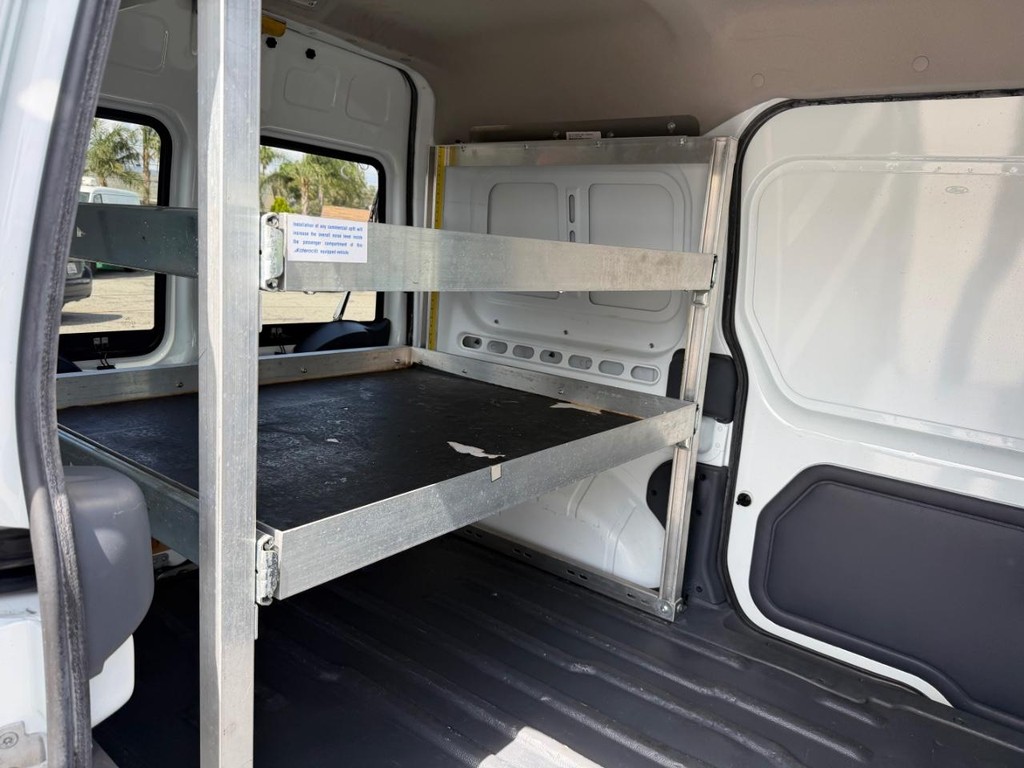 Ford Transit Connect Vehicle Full-screen Gallery Image 23