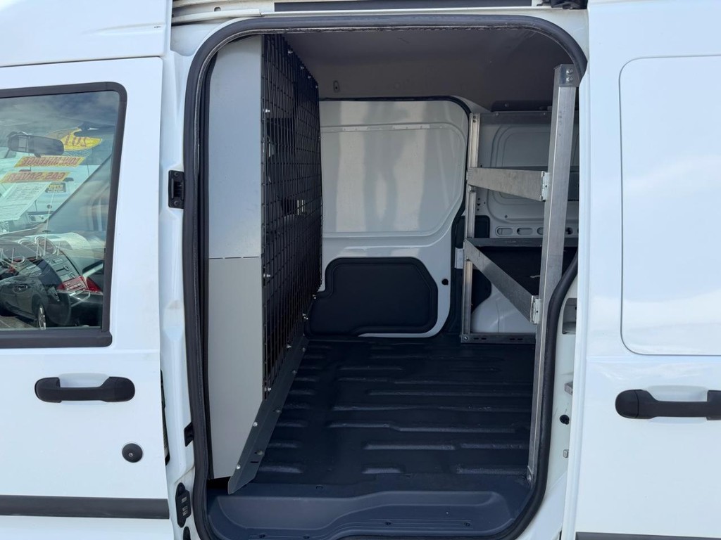 Ford Transit Connect Vehicle Full-screen Gallery Image 24