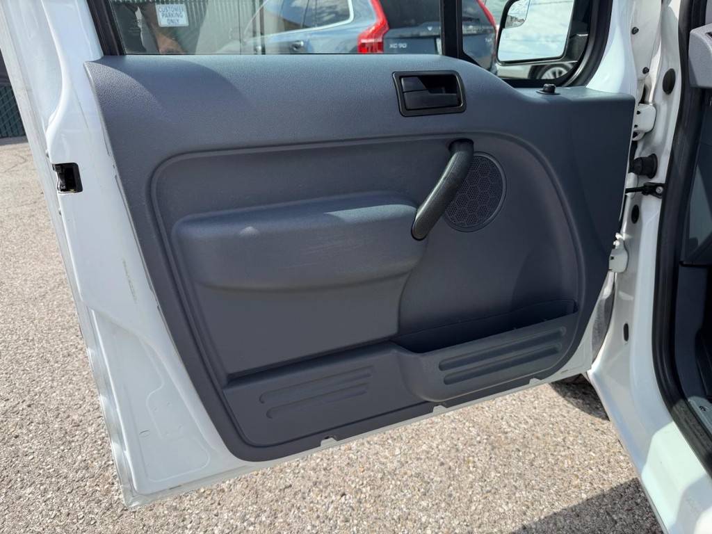 Ford Transit Connect Vehicle Full-screen Gallery Image 27