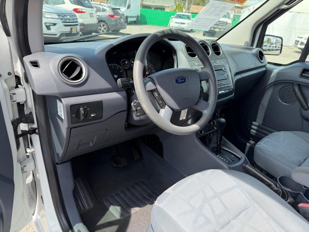 Ford Transit Connect Vehicle Full-screen Gallery Image 28