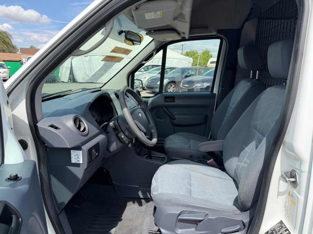 Ford Transit Connect Vehicle Full-screen Gallery Image 29