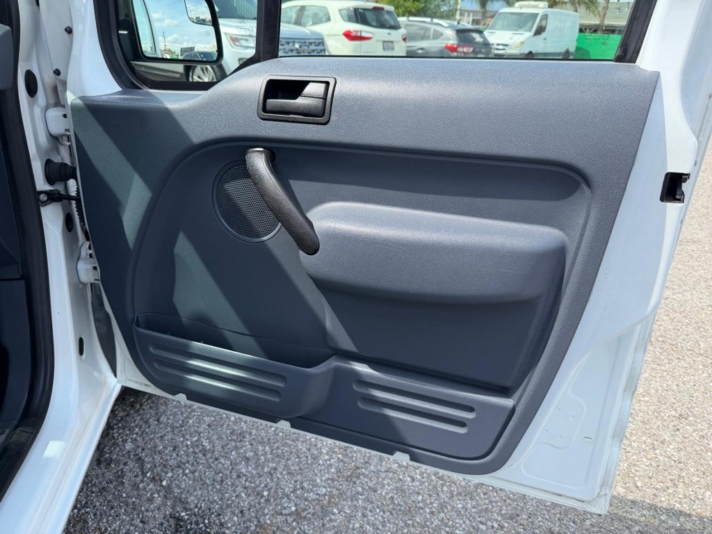 Ford Transit Connect Vehicle Full-screen Gallery Image 31