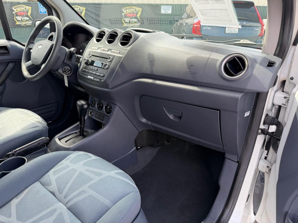 Ford Transit Connect Vehicle Full-screen Gallery Image 32