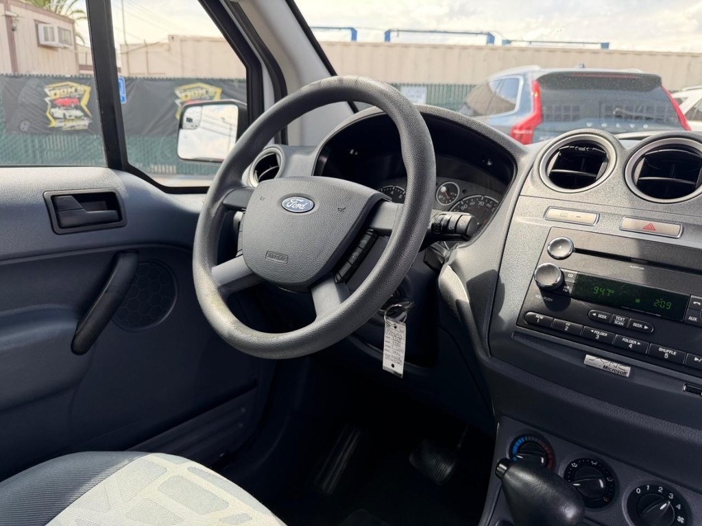 Ford Transit Connect Vehicle Full-screen Gallery Image 35