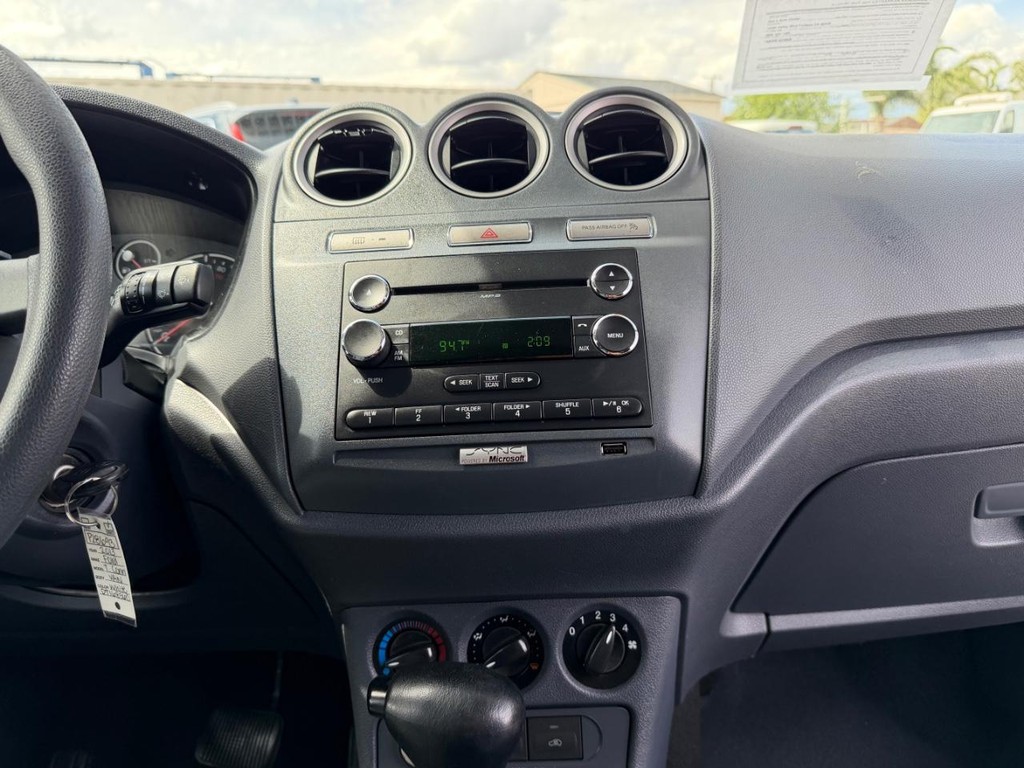 Ford Transit Connect Vehicle Full-screen Gallery Image 36