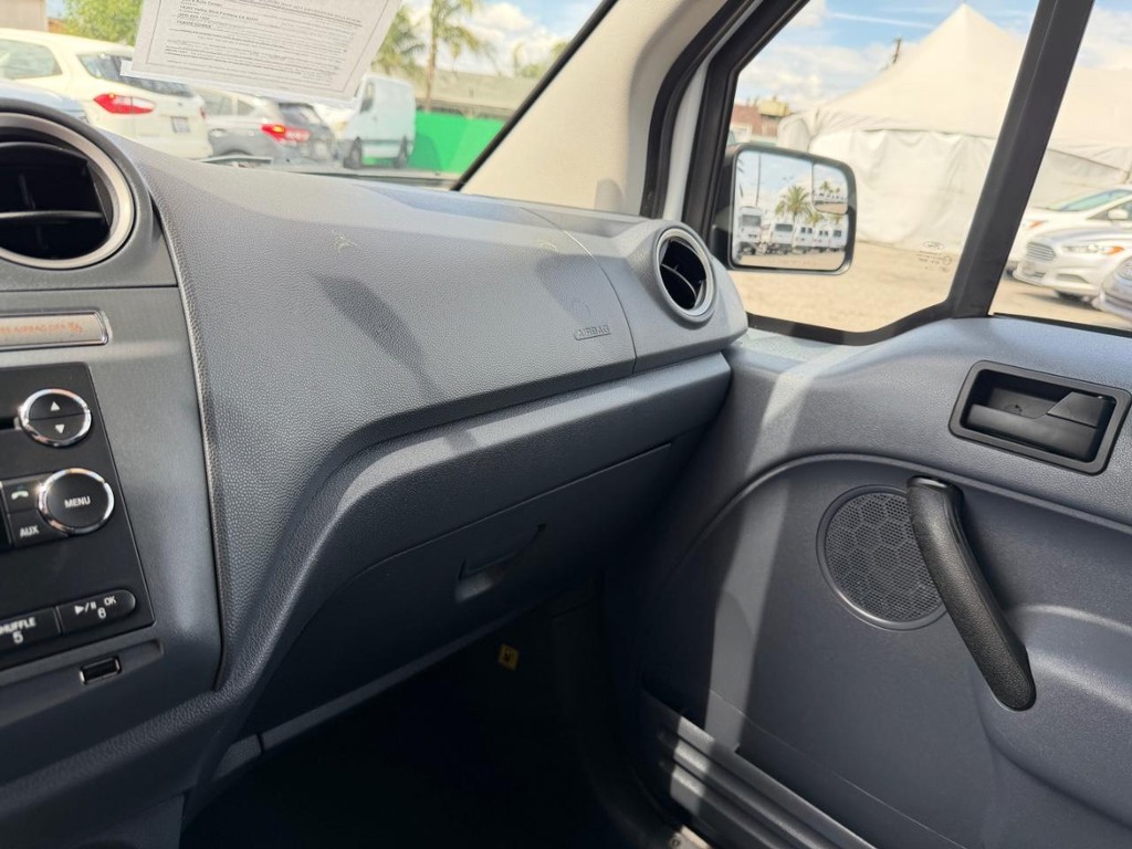 Ford Transit Connect Vehicle Full-screen Gallery Image 37