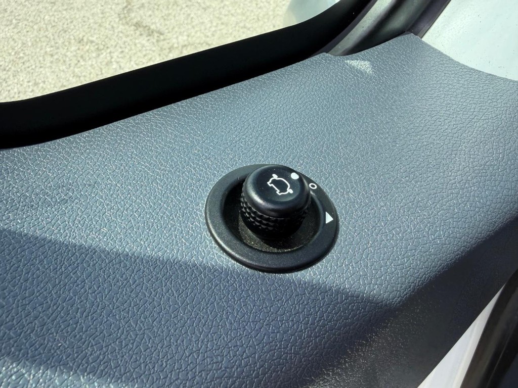 Ford Transit Connect Vehicle Full-screen Gallery Image 38