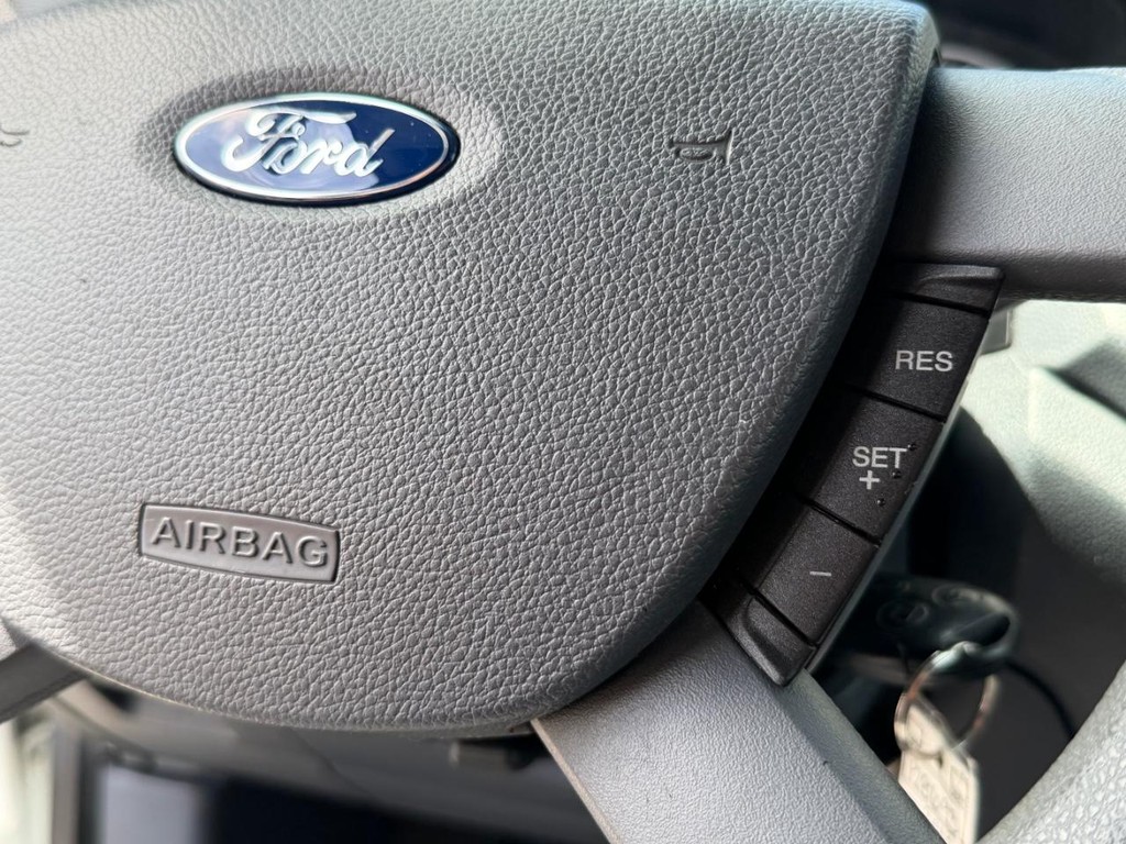 Ford Transit Connect Vehicle Full-screen Gallery Image 42