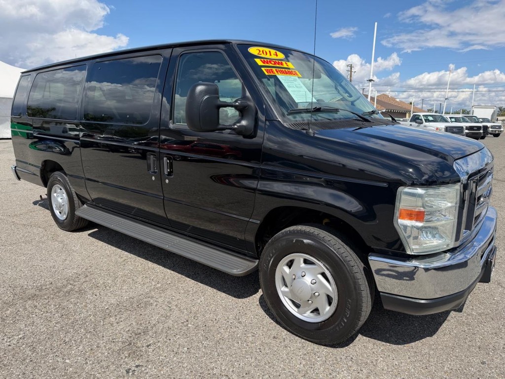 Ford E-350 XLT 15 Passenger Van Vehicle Full-screen Gallery Image 03