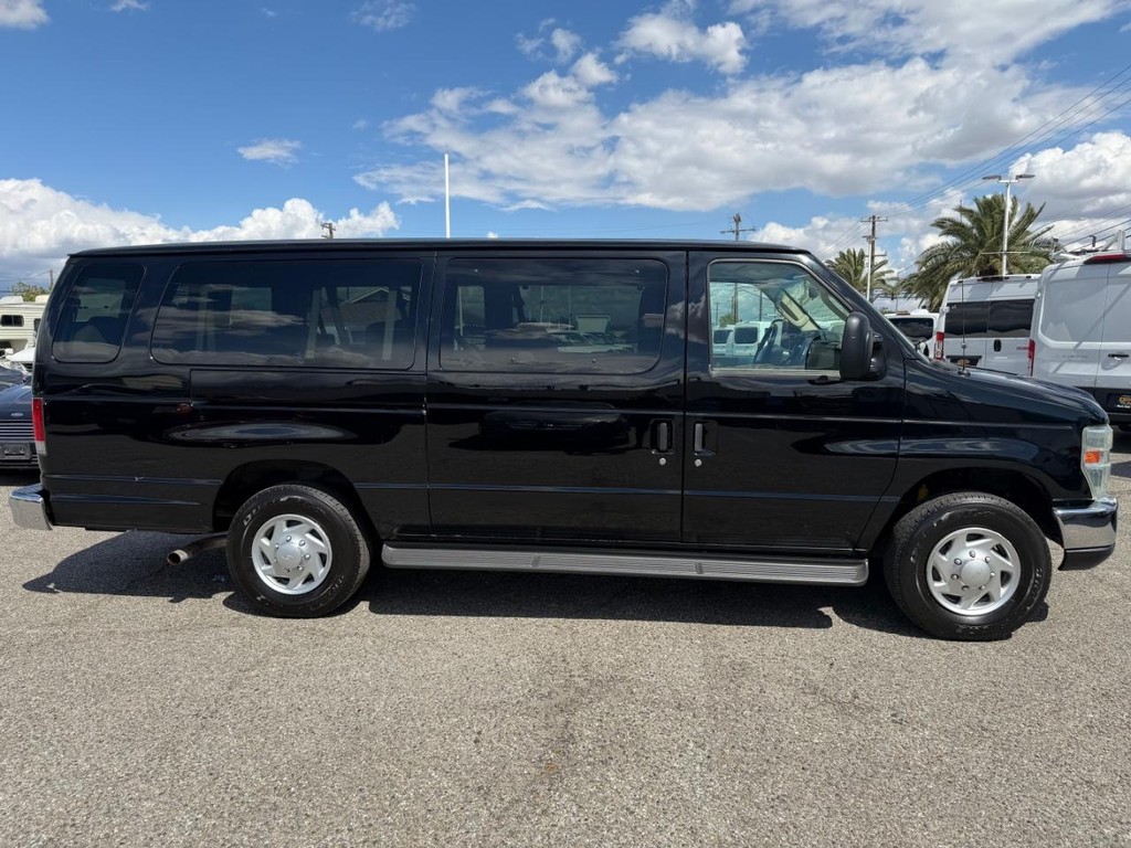 Ford E-350 XLT 15 Passenger Van Vehicle Full-screen Gallery Image 05