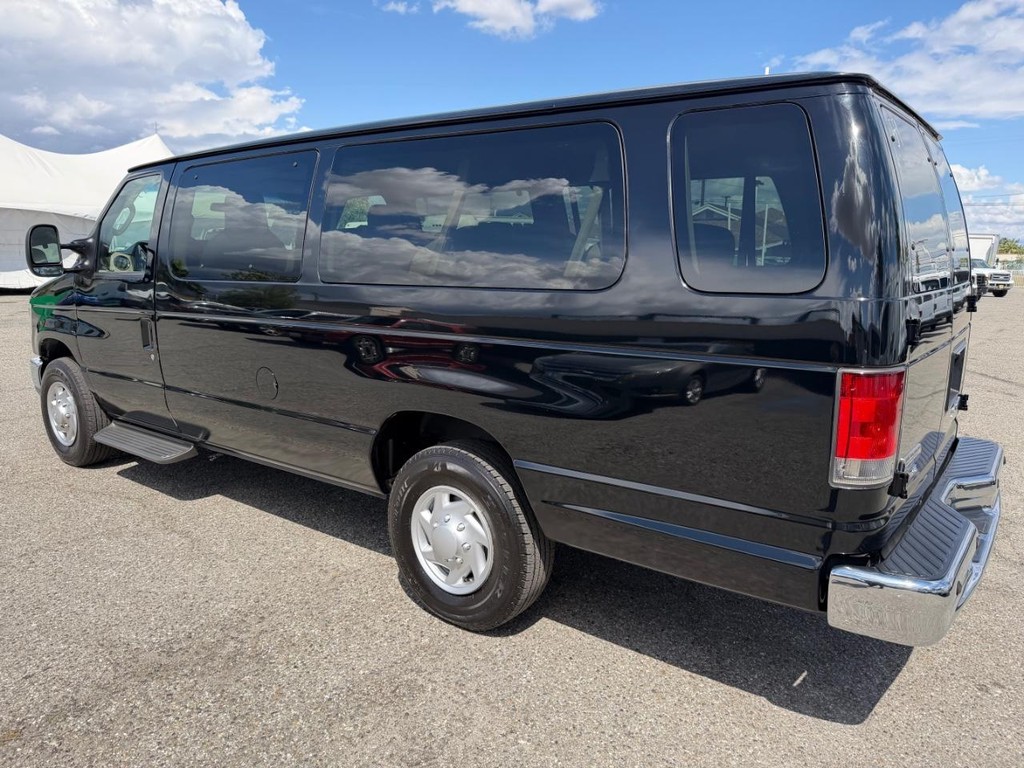 Ford E-350 XLT 15 Passenger Van Vehicle Full-screen Gallery Image 09