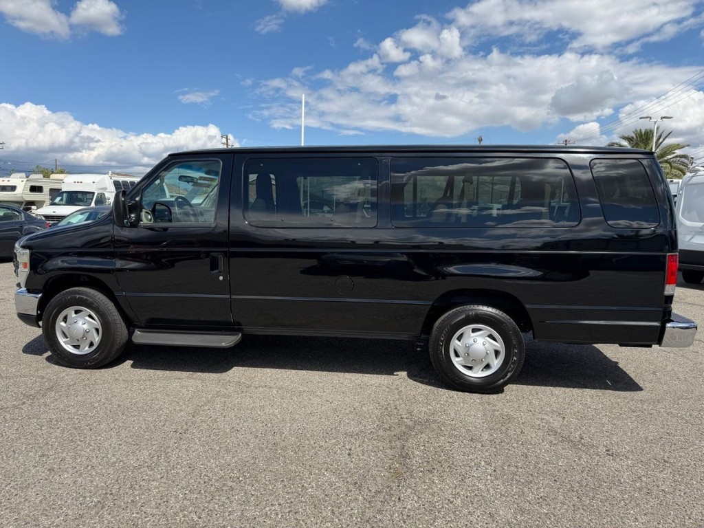 Ford E-350 XLT 15 Passenger Van Vehicle Full-screen Gallery Image 11