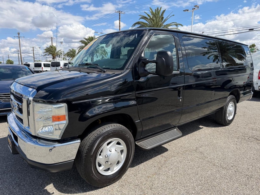 Ford E-350 XLT 15 Passenger Van Vehicle Full-screen Gallery Image 12
