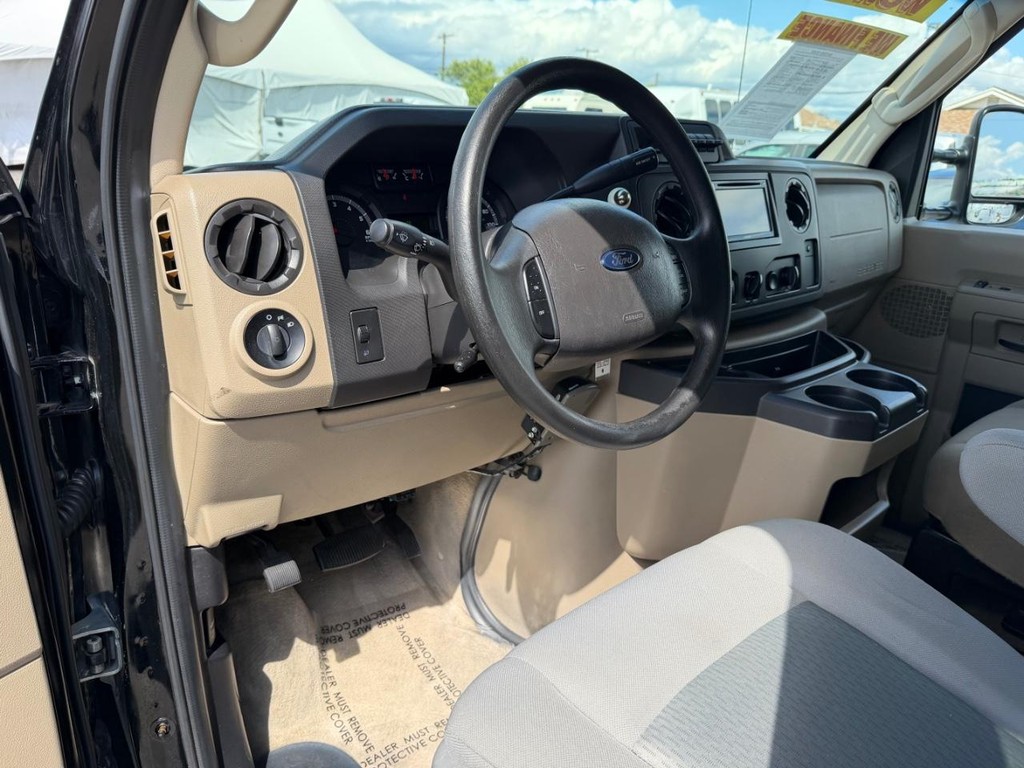 Ford E-350 XLT 15 Passenger Van Vehicle Full-screen Gallery Image 16