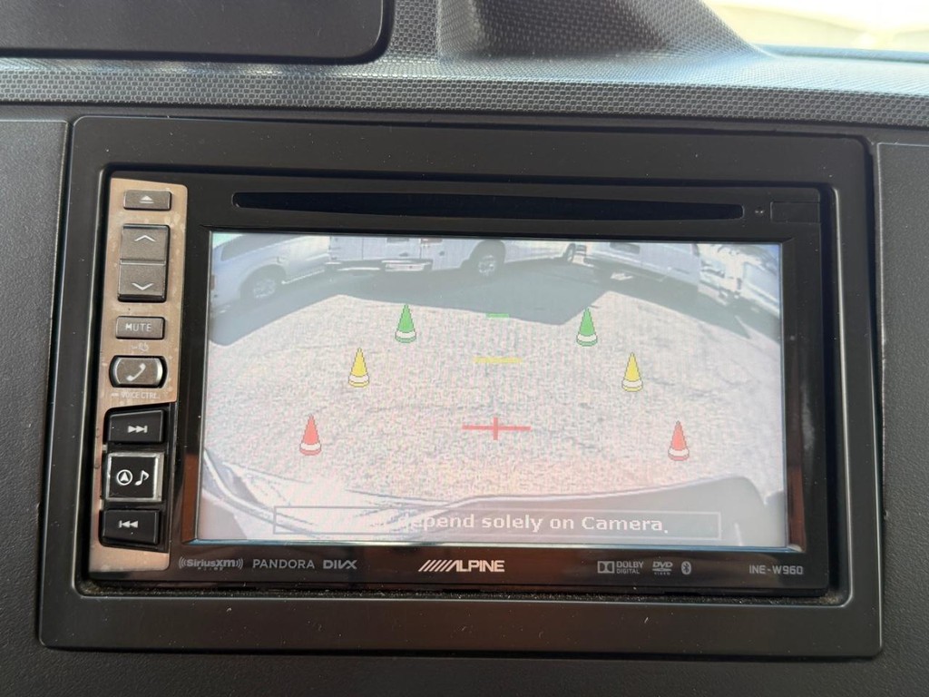 Ford E-350 XLT 15 Passenger Van Vehicle Full-screen Gallery Image 45