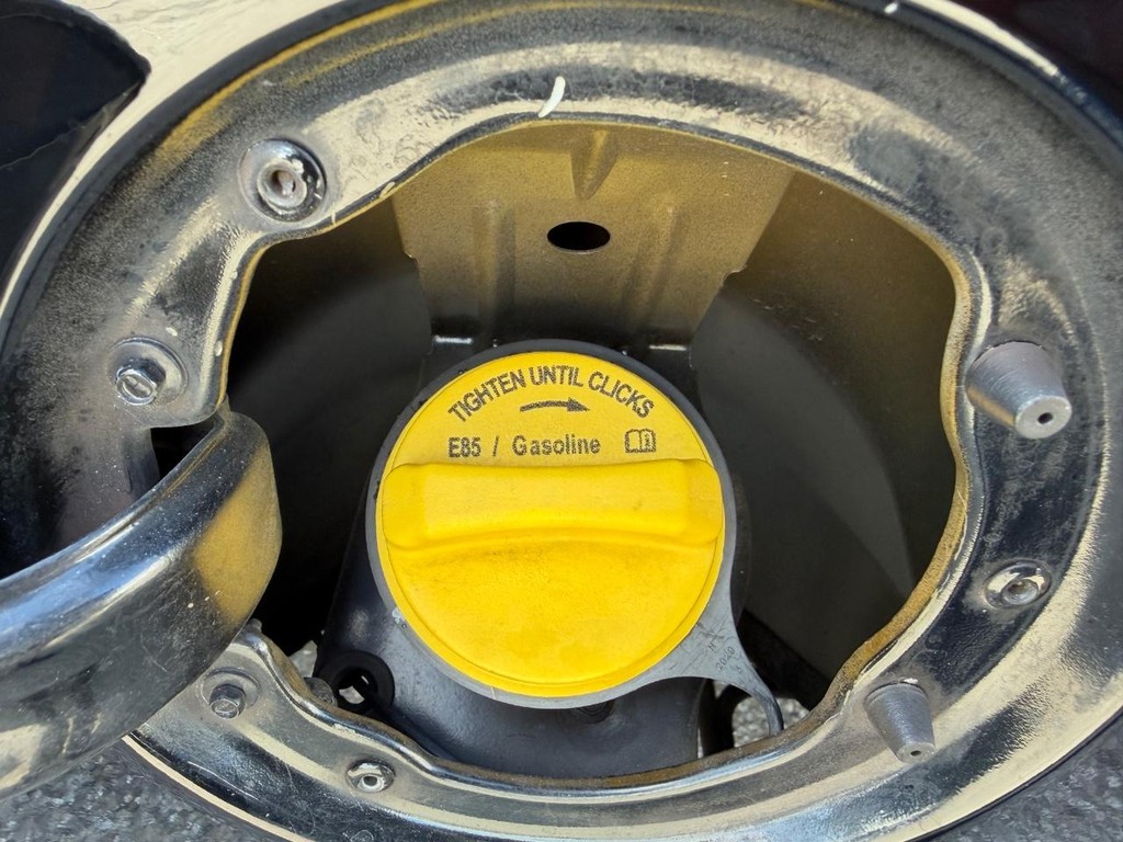 Ford E-350 XLT 15 Passenger Van Vehicle Full-screen Gallery Image 46