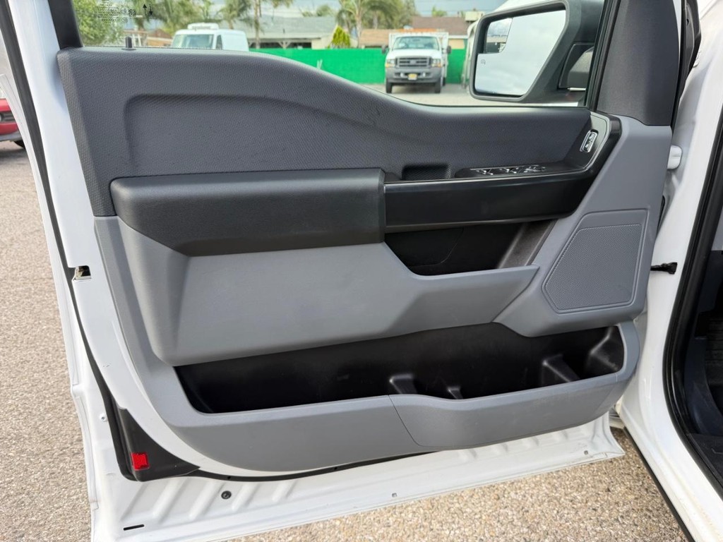 Ford F-150 Vehicle Full-screen Gallery Image 16