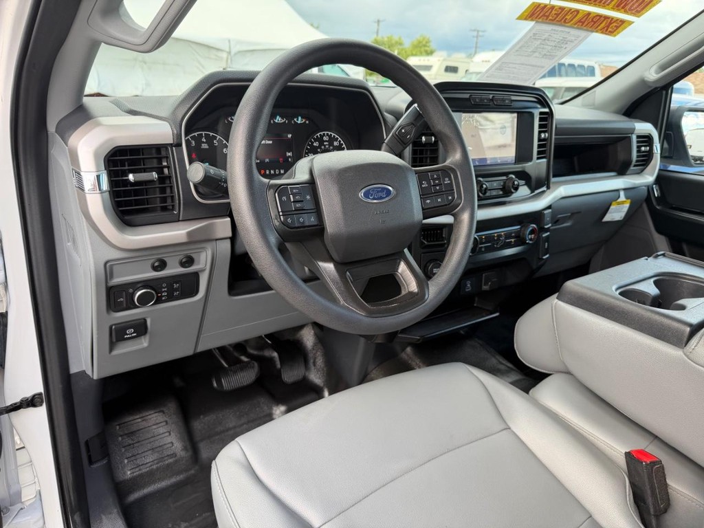 Ford F-150 Vehicle Full-screen Gallery Image 17