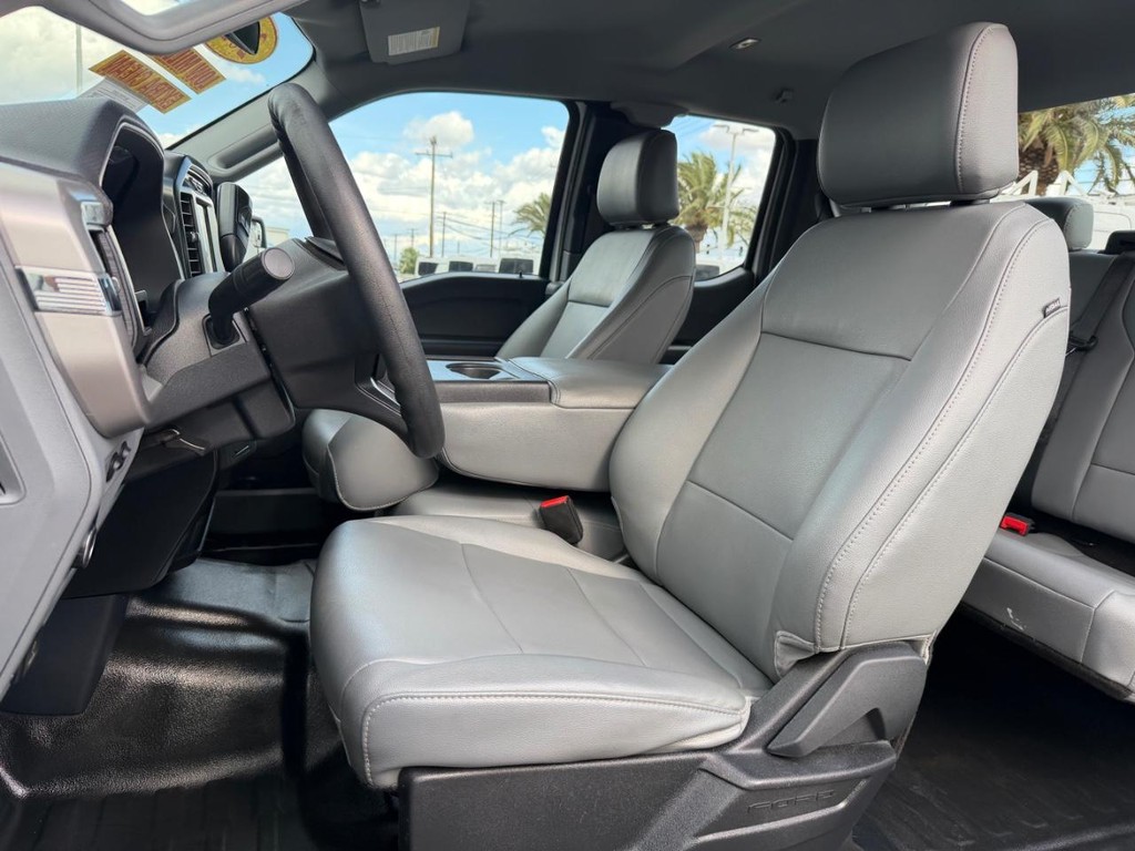 Ford F-150 Vehicle Full-screen Gallery Image 19