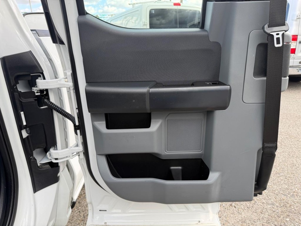 Ford F-150 Vehicle Full-screen Gallery Image 20