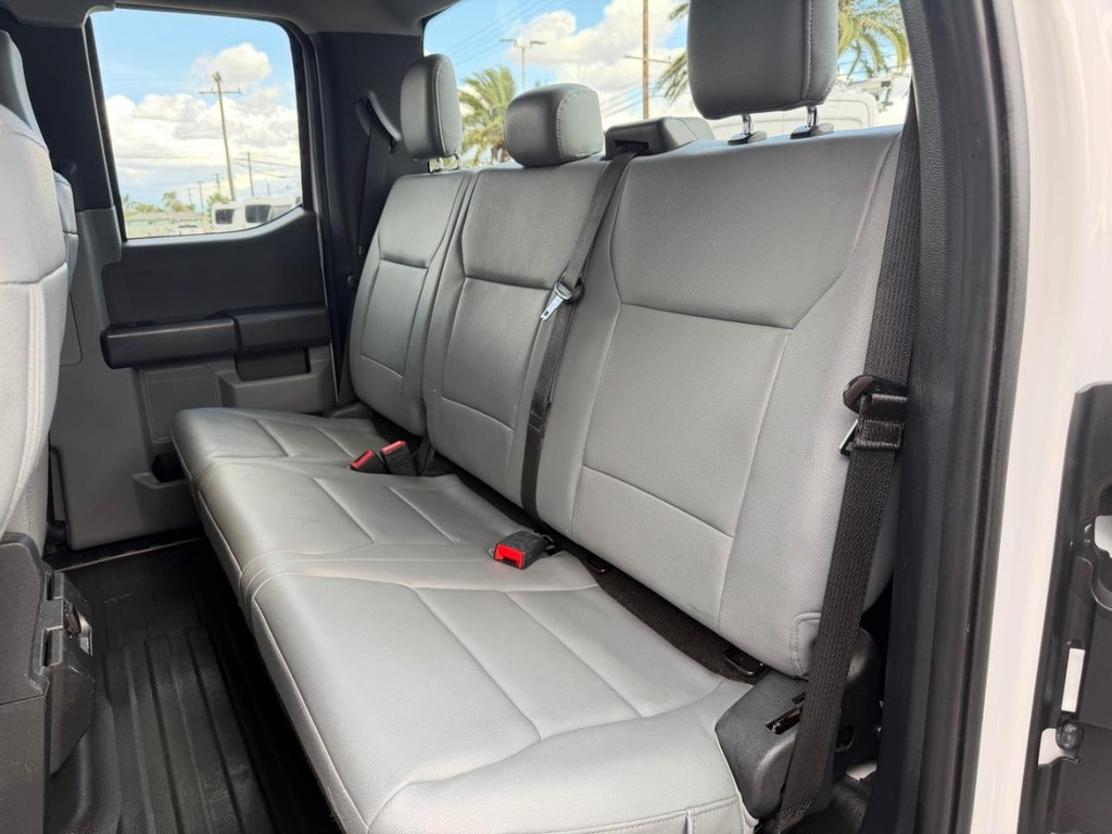 Ford F-150 Vehicle Full-screen Gallery Image 21