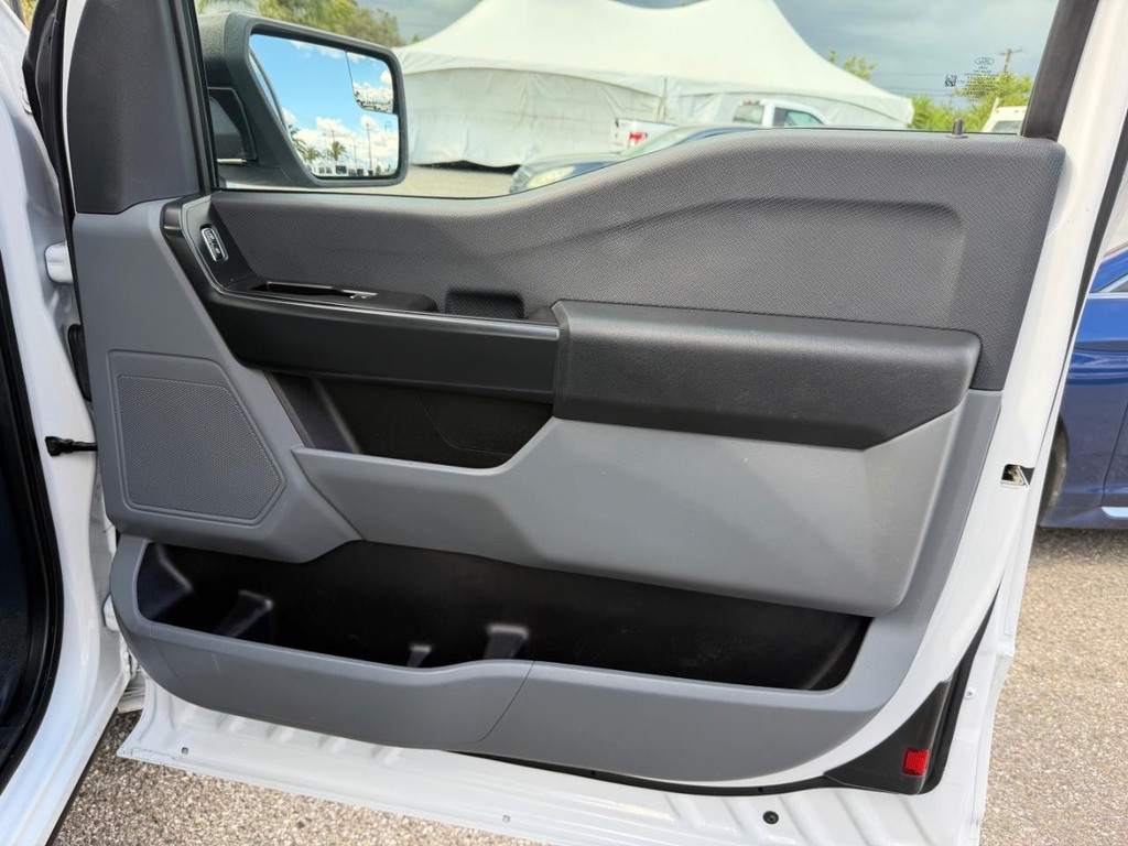 Ford F-150 Vehicle Full-screen Gallery Image 23