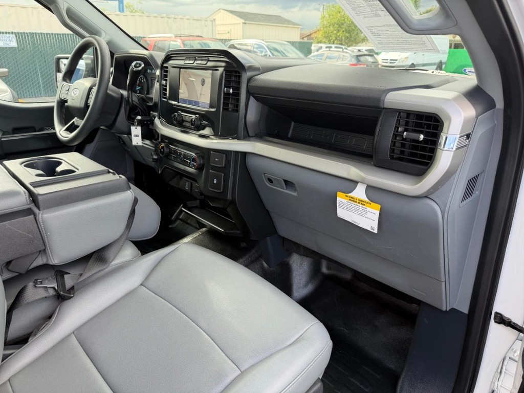 Ford F-150 Vehicle Full-screen Gallery Image 24