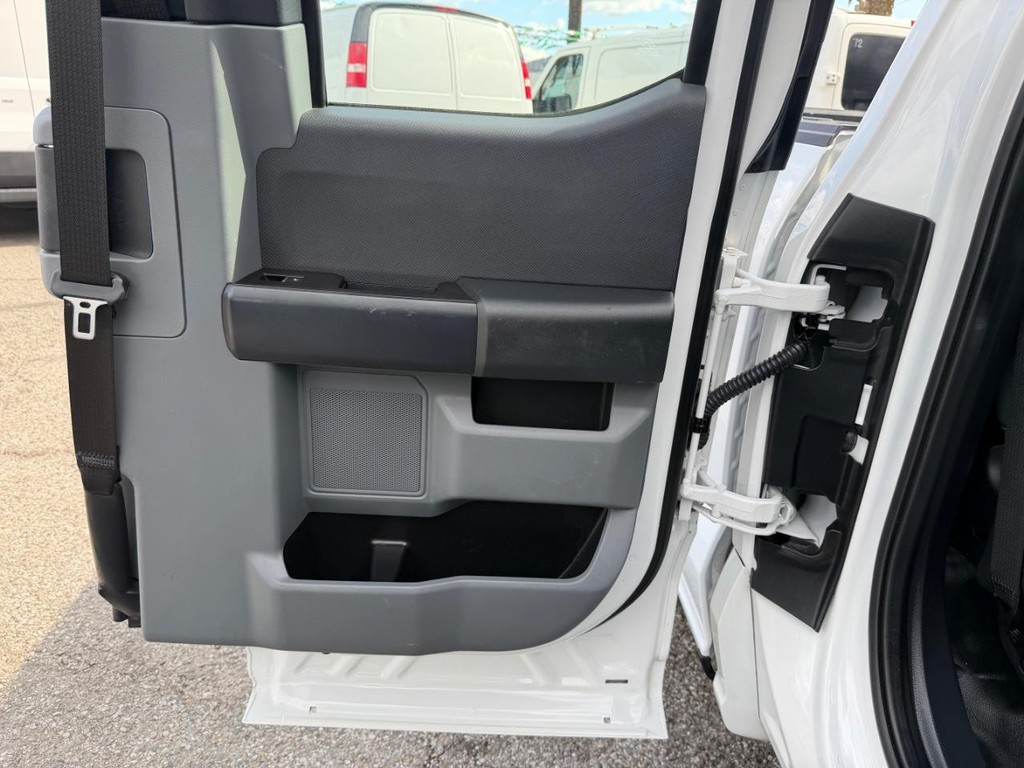 Ford F-150 Vehicle Full-screen Gallery Image 27