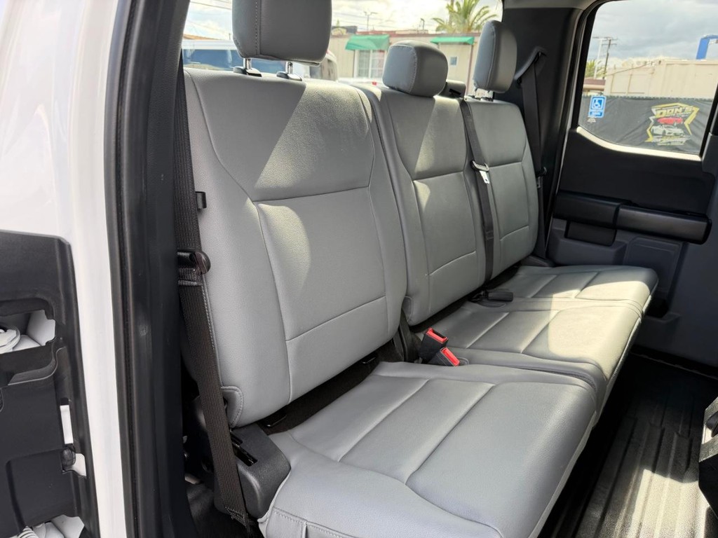 Ford F-150 Vehicle Full-screen Gallery Image 28