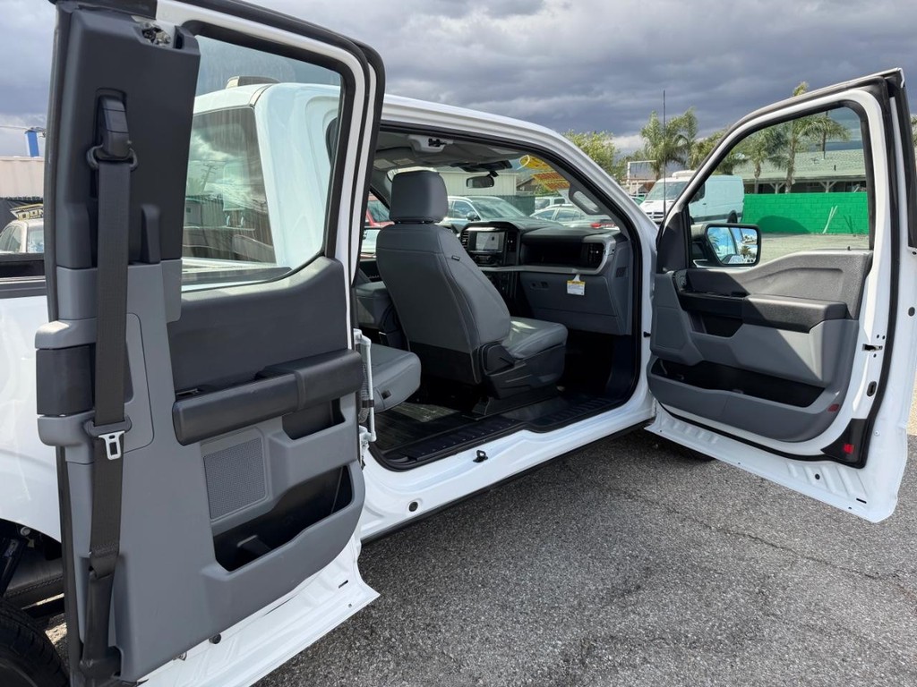 Ford F-150 Vehicle Full-screen Gallery Image 29