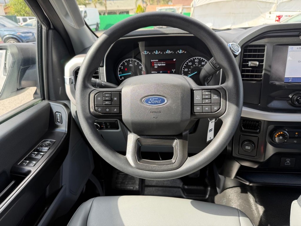 Ford F-150 Vehicle Full-screen Gallery Image 34