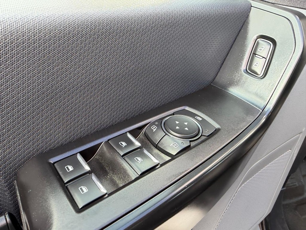 Ford F-150 Vehicle Full-screen Gallery Image 38