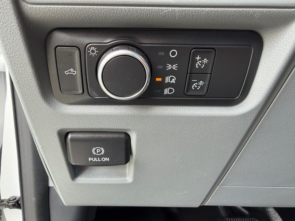 Ford F-150 Vehicle Full-screen Gallery Image 39