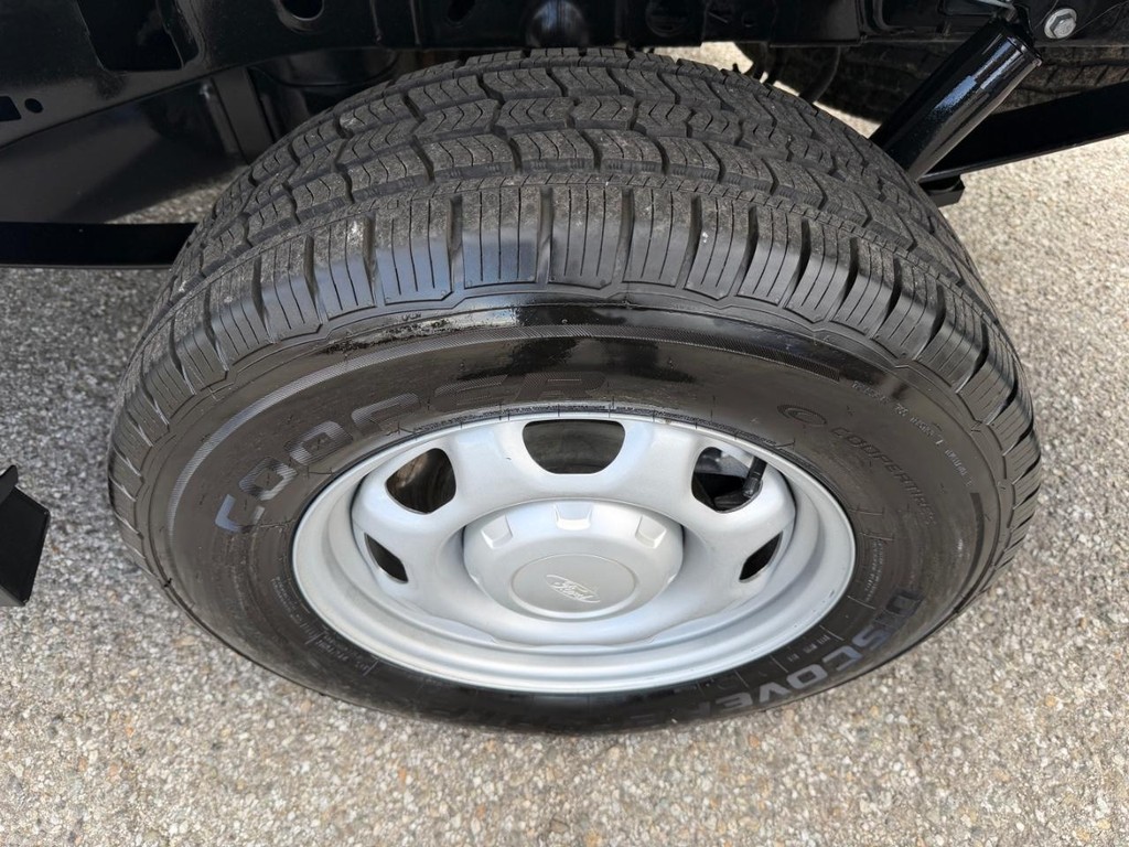 Ford F-150 Vehicle Full-screen Gallery Image 45