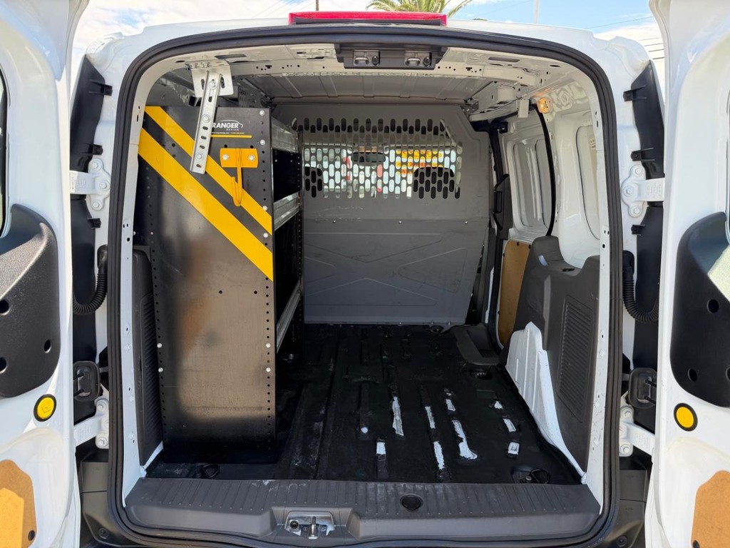 Ford Transit Connect Vehicle Full-screen Gallery Image 16