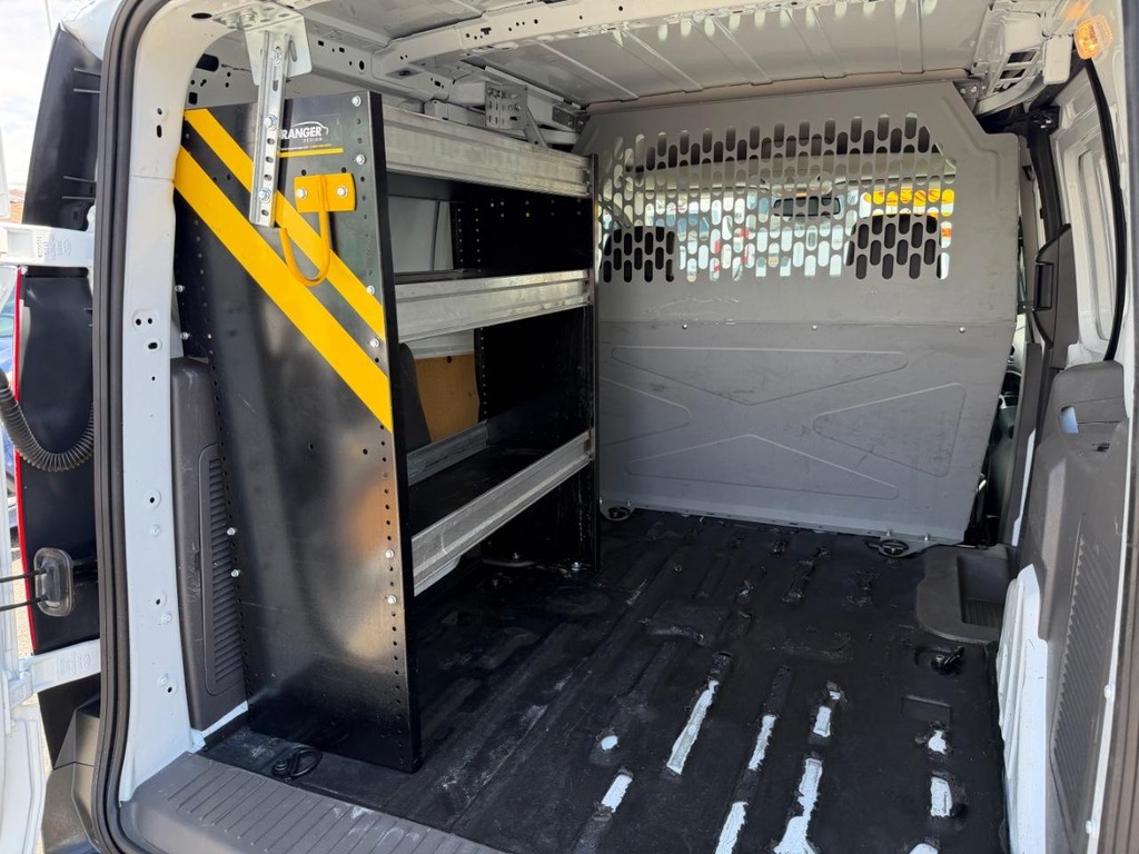 Ford Transit Connect Vehicle Full-screen Gallery Image 17