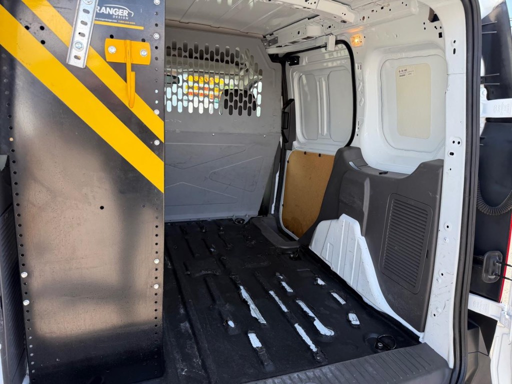 Ford Transit Connect Vehicle Full-screen Gallery Image 18