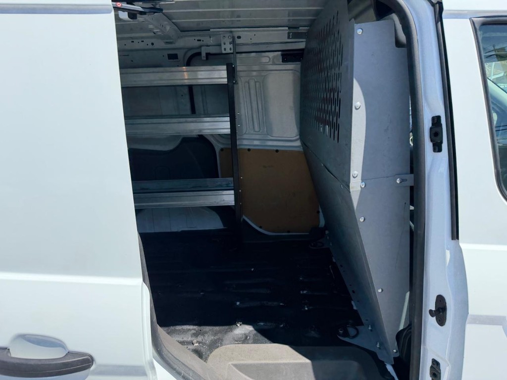 Ford Transit Connect Vehicle Full-screen Gallery Image 19