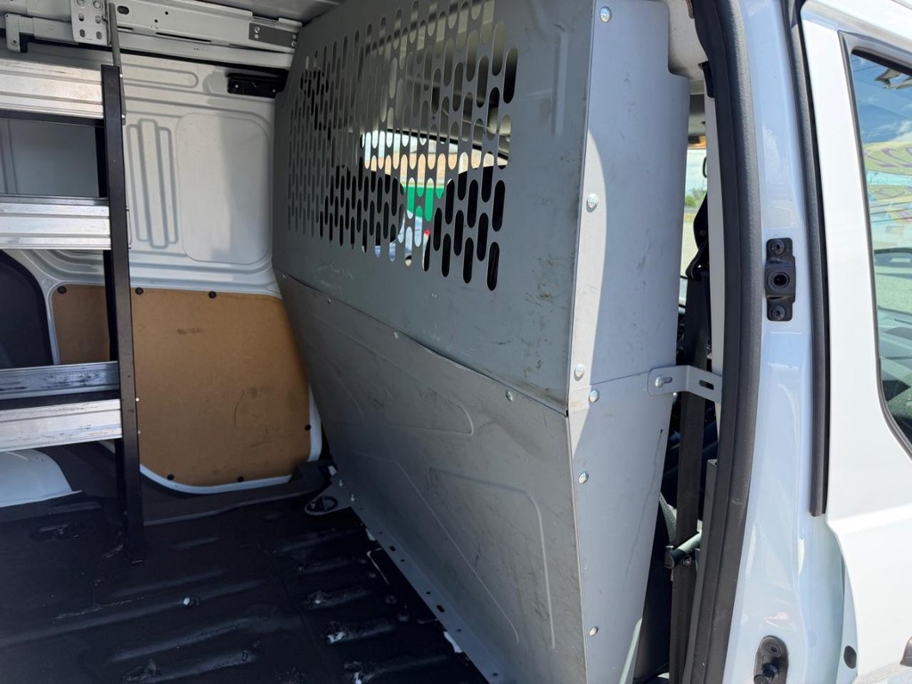 Ford Transit Connect Vehicle Full-screen Gallery Image 20