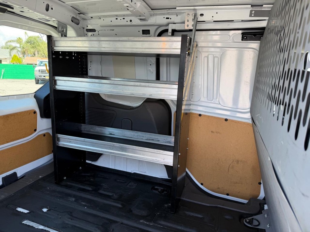 Ford Transit Connect Vehicle Full-screen Gallery Image 21