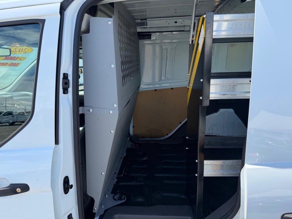 Ford Transit Connect Vehicle Full-screen Gallery Image 22