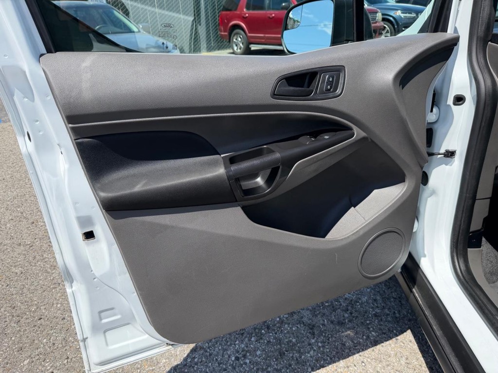 Ford Transit Connect Vehicle Full-screen Gallery Image 24