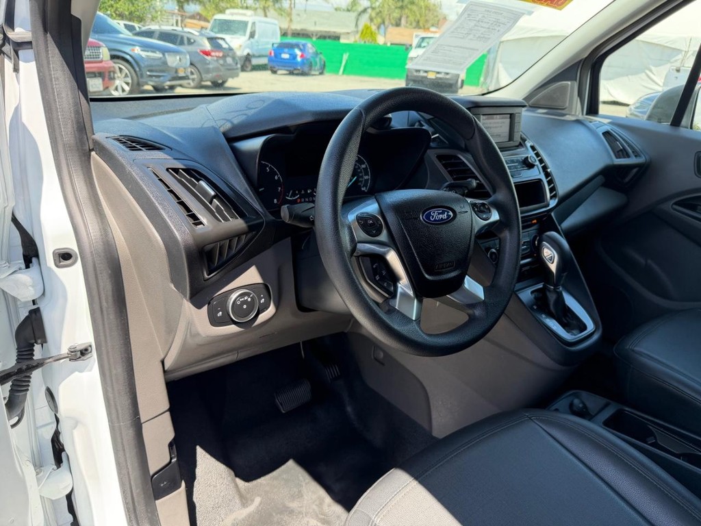 Ford Transit Connect Vehicle Full-screen Gallery Image 25