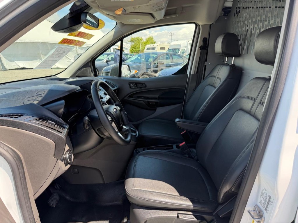 Ford Transit Connect Vehicle Full-screen Gallery Image 26