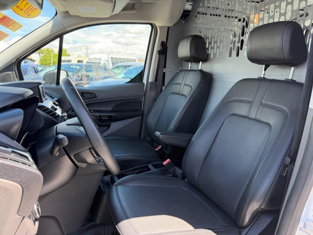 Ford Transit Connect Vehicle Full-screen Gallery Image 27