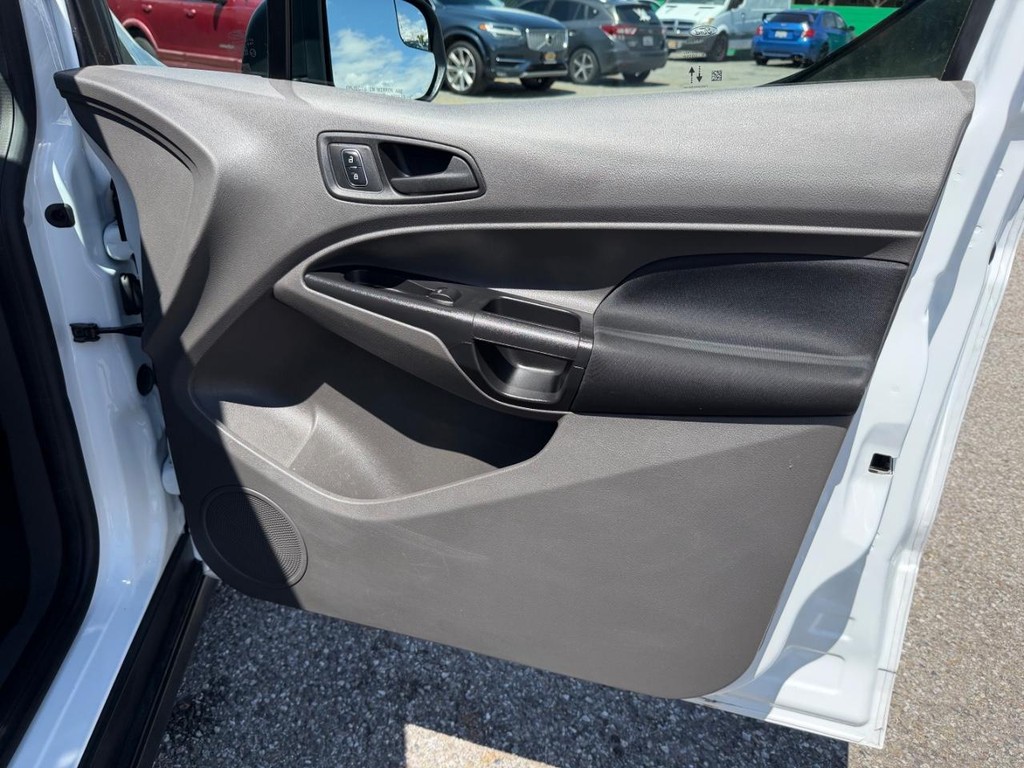 Ford Transit Connect Vehicle Full-screen Gallery Image 28