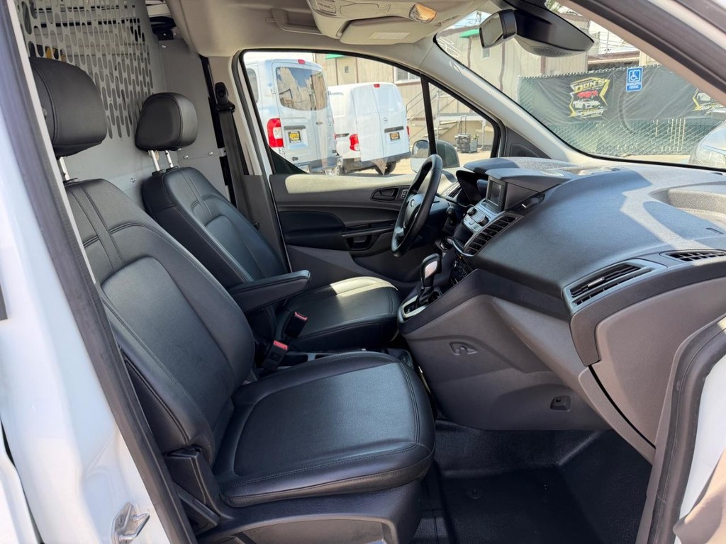 Ford Transit Connect Vehicle Full-screen Gallery Image 30